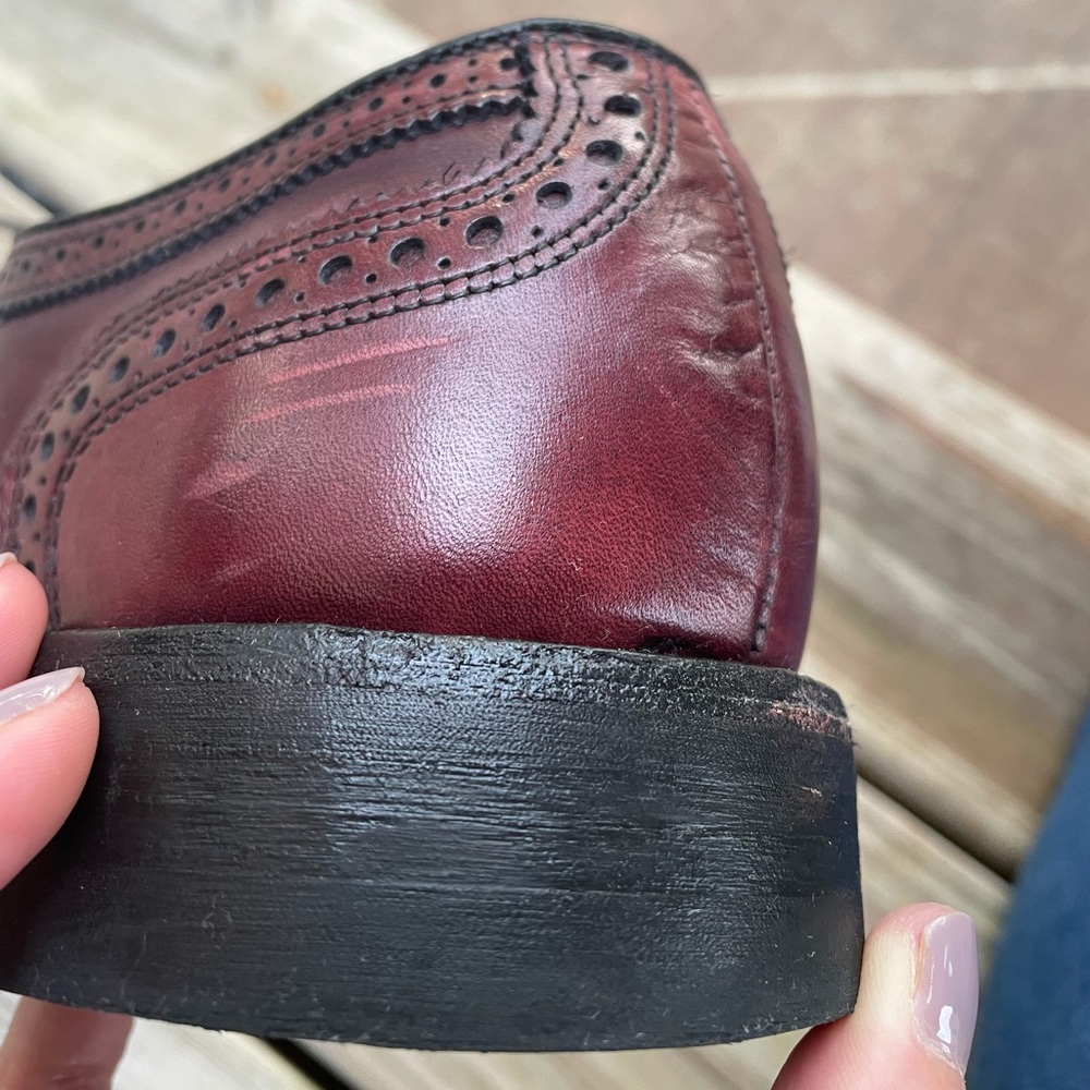 Allen Edmonds Men's Burgundy Wingtip Oxfords - Picture 3 of 16